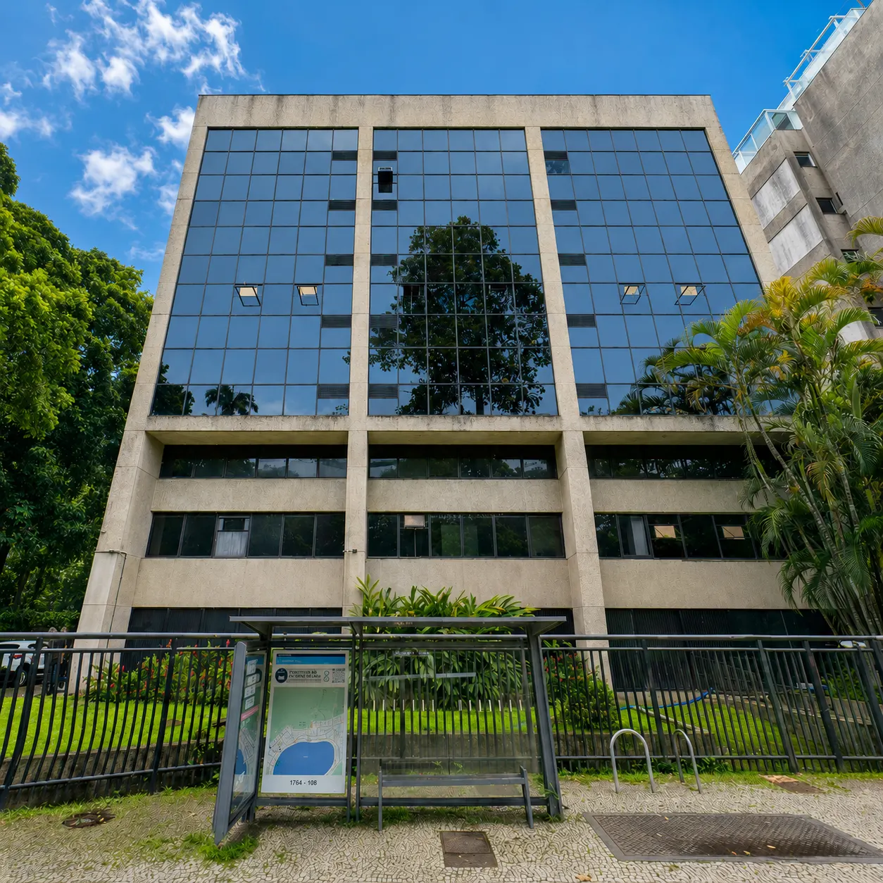 Antigo prédio da TV Globo no terreno da Rua Jardim Botânico, 266